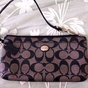 NWOT Coach Grey/Black Vintage Medium size Wrist wallet!!!